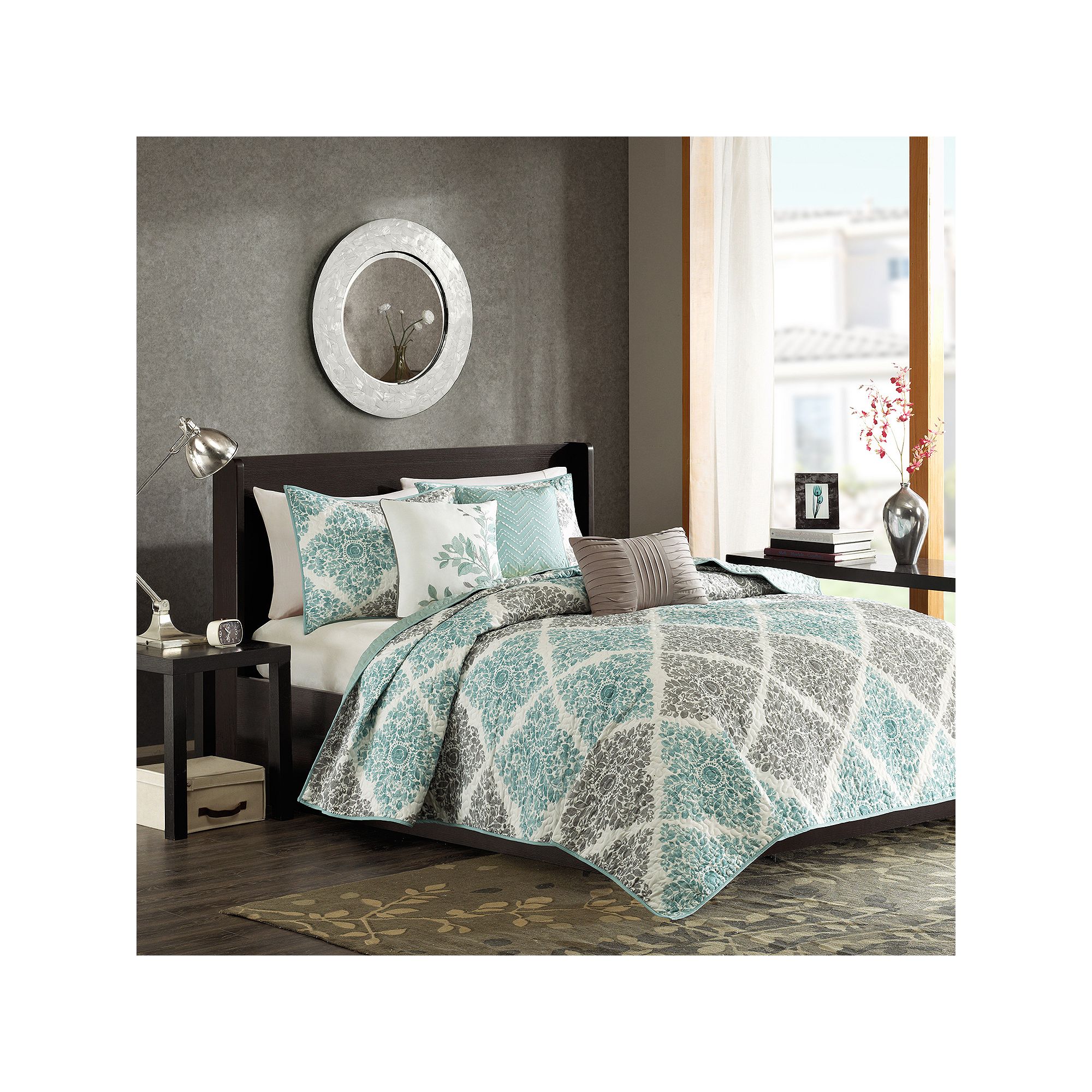 Madison Park Montecito 6-Piece Reversible Quilt Set with Throw Pillows, Blu