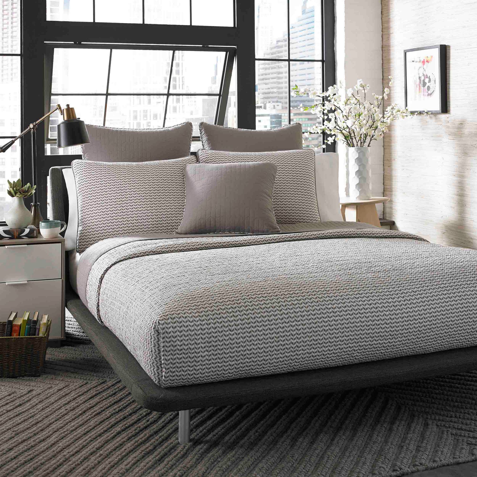 City Scene Herringbone Quilt Set with Shams, Brown