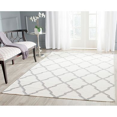 Safavieh Dhurries Decorative Quatrefoil Handwoven Flatweave Wool Rug