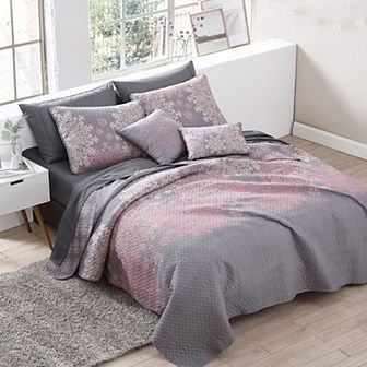Avondale Manor Amber Quilt Set with Coordinating Throw Pillows