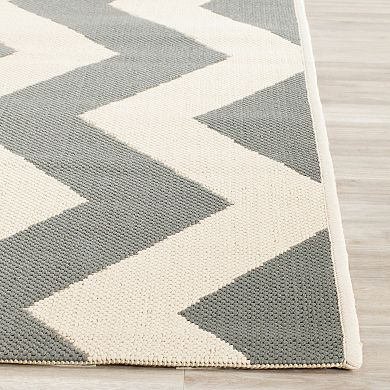 Safavieh Courtyard Foxtrot Chevron Indoor Outdoor Rug