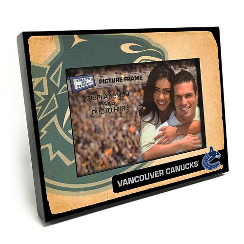 Vancouver Canucks Vintage 4 x 6 Wooden Frame