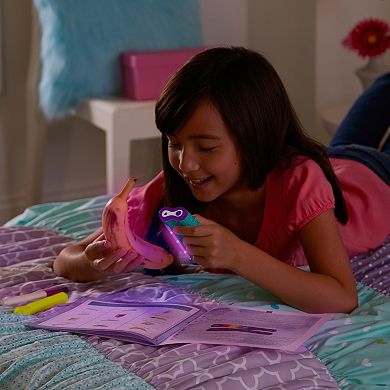 Educational Insights Nancy B's Science Club Black Light Illuminator & Nature's Mysteries Journal