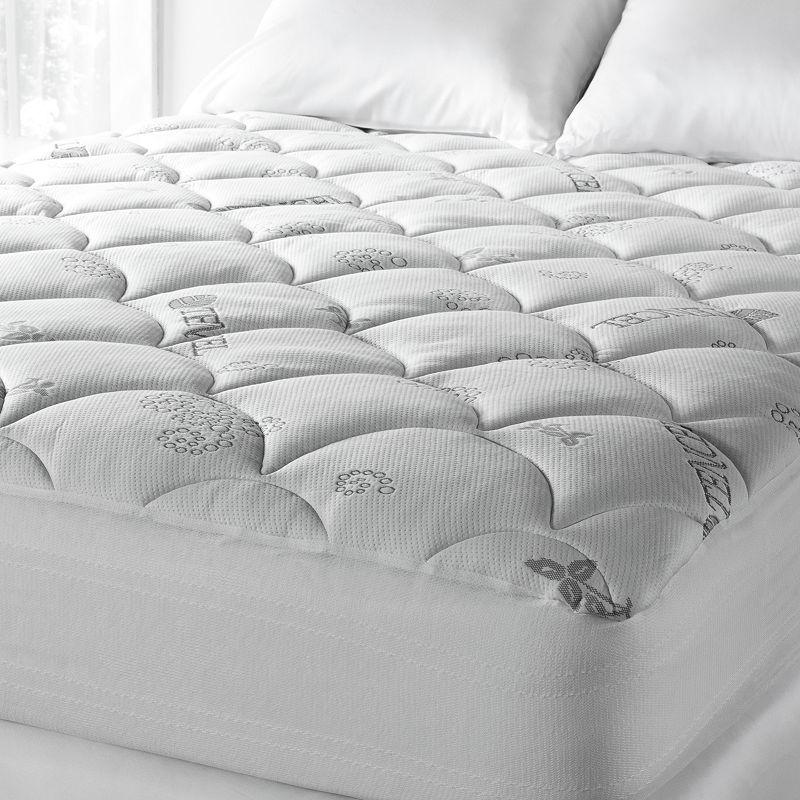 DOWNLITE Super Plush TENCEL® Blend Cool Touch Plush Mattress Pad