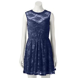 Juniors' Lily Rose Sweetheart Illusion Lace Dress