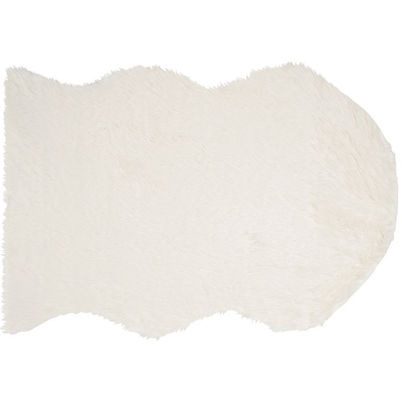 Safavieh Denali Faux Sheep Skin Rug, White, 5X7 Ft