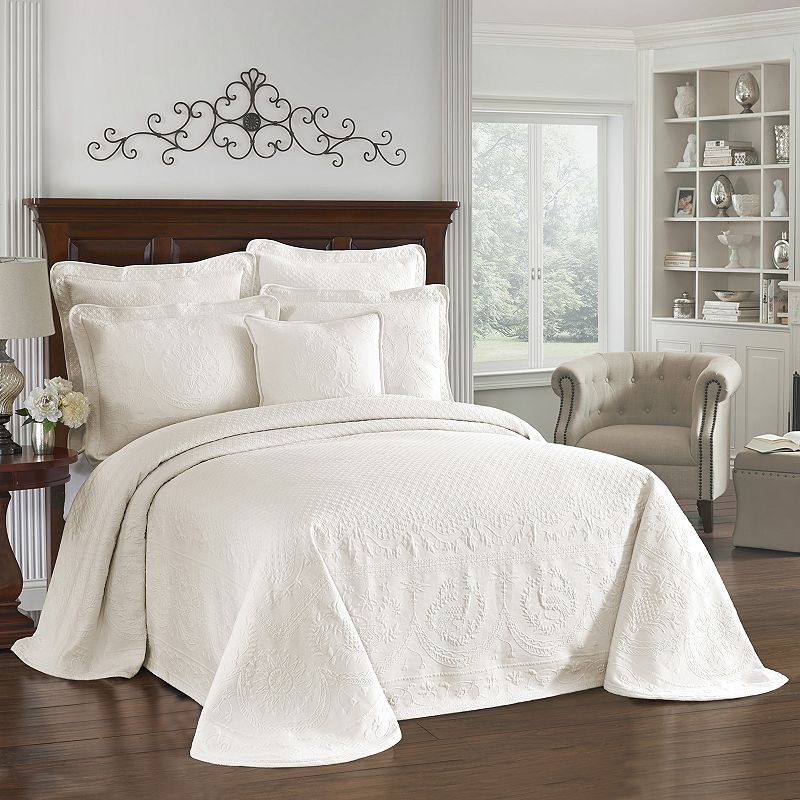 Historic Charleston King Charles Matelasse Queen Bedspread in Ivory