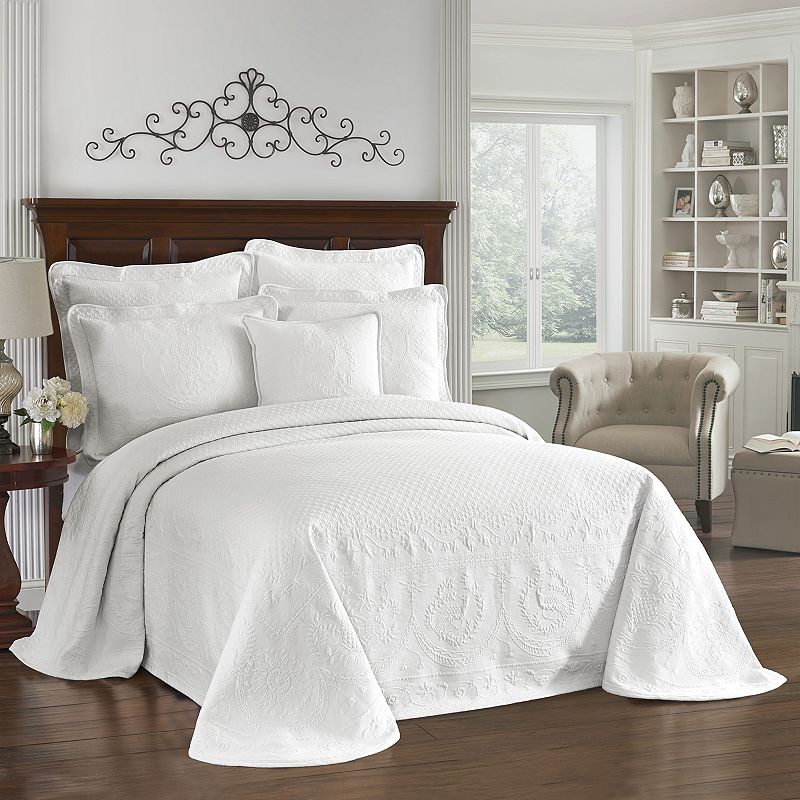 Historic Charleston King Charles Matelasse Queen Bedspread in White