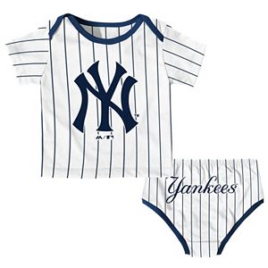 Baby Majestic New York Yankees Uniform Set