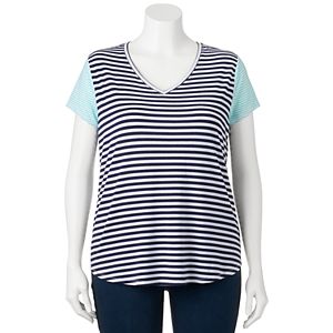 Juniors' Plus Size SO® Striped V-Neck Tee