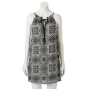 Juniors' Speechless Medallion Tie-Neck Shift Dress