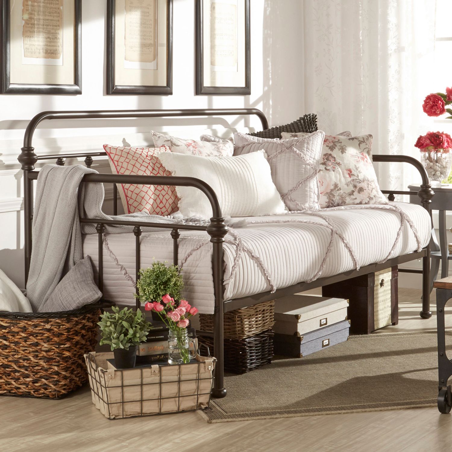 Image for HomeVance Alaina Day Bed at Kohl's.