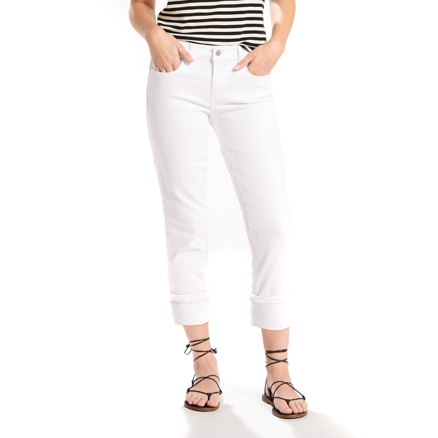 white levi capri jeans