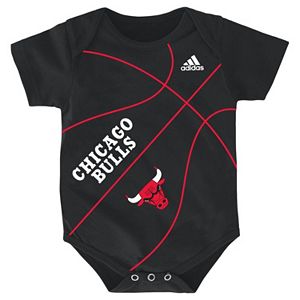 Baby adidas Chicago Bulls Fanatic Basketball Creeper