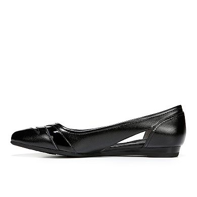 LifeStride Quizzical Women's Pointed Toe Flats