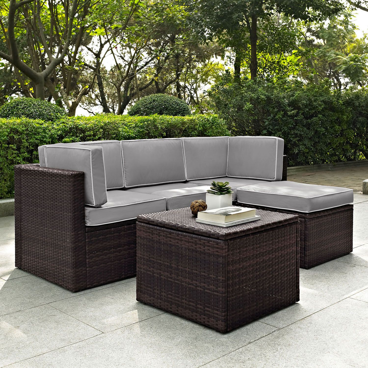 8 Essential Patio Furniture Pieces