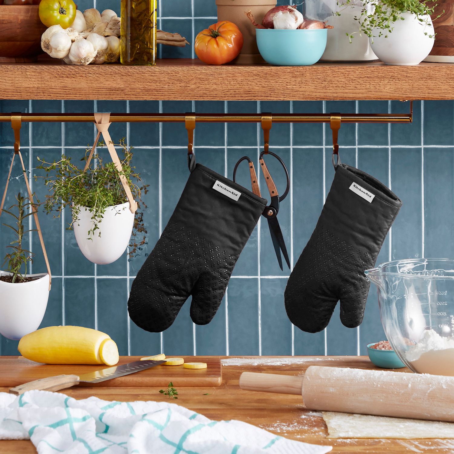 KitchenAid Asteroid Oven Mitt - Thumbnail 2