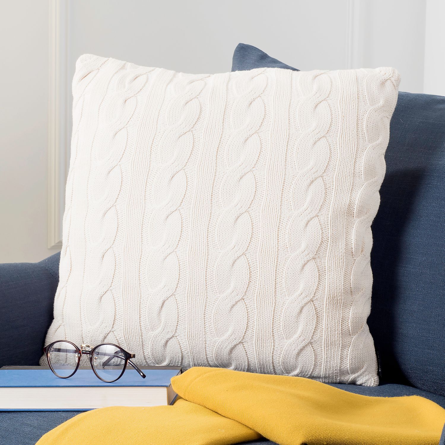 Vcny Dublin Cable Knit Throw Pillow - White