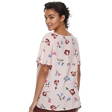 Juniors' SO® Lace-Up Floral Flutter Sleeve Top
