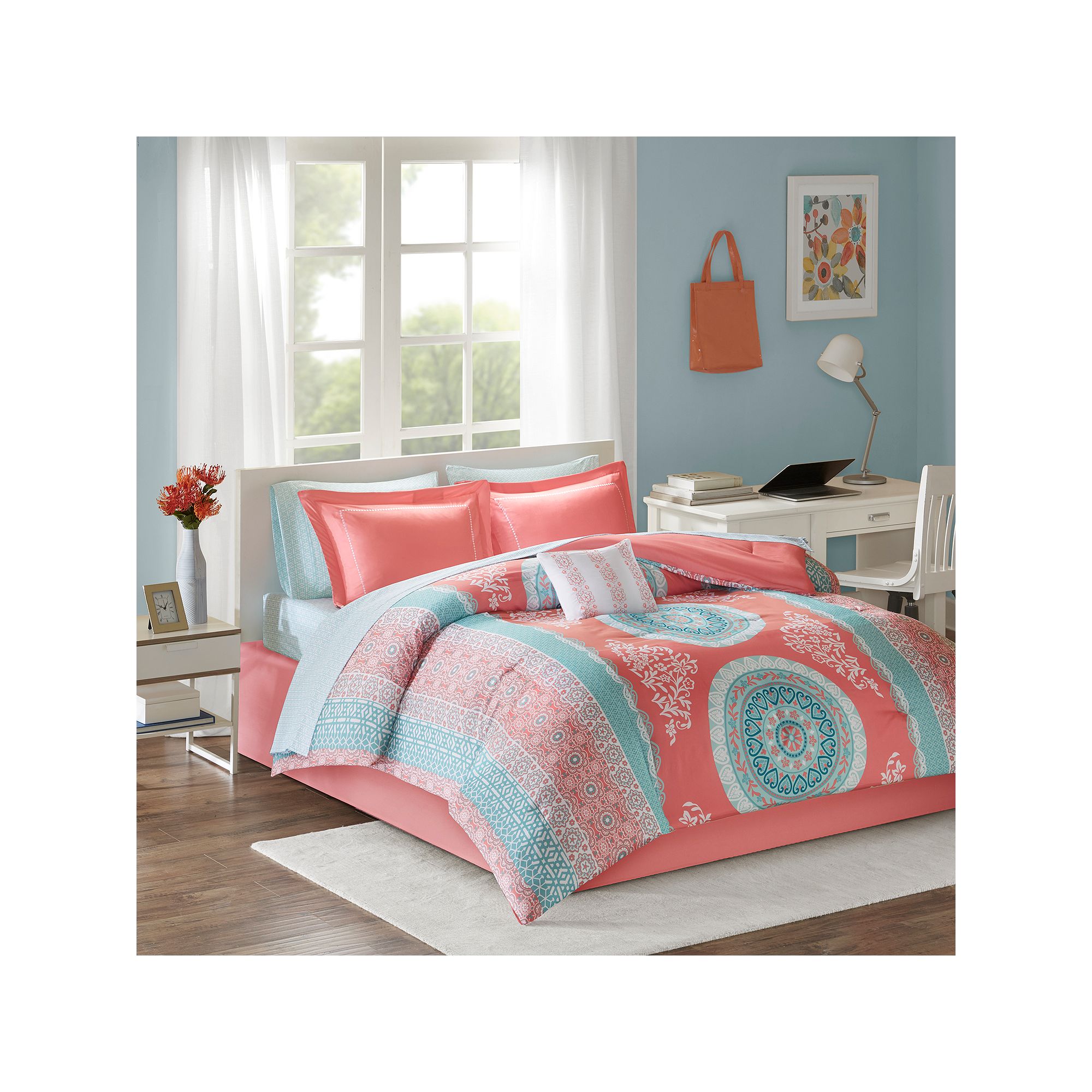 Intelligent Design Eleni Boho Comforter Set with Bed Sheets and Throw Pillo