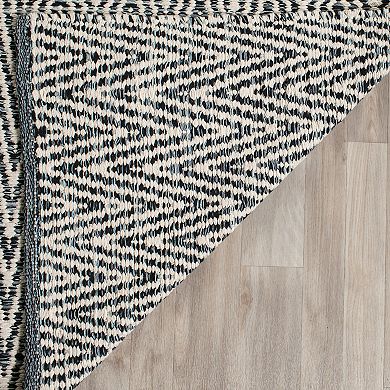 Safavieh Montauk Harley Chevron Rug