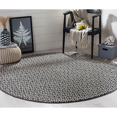 Safavieh Montauk Linden Geometric Rug