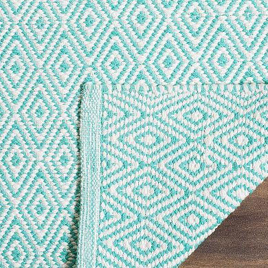 Safavieh Montauk Nolan Geometric Rug
