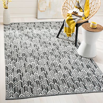 Safavieh Montauk Carina Geometric Rug