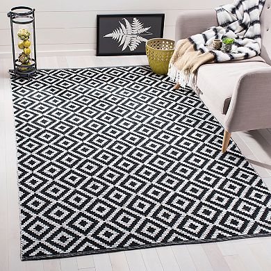 Safavieh Montauk Samara Lattice Rug