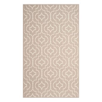 Safavieh Montauk Verena Quatrefoil Rug