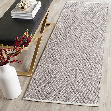 Safavieh Montauk Lennon Diamond Geometric Rug