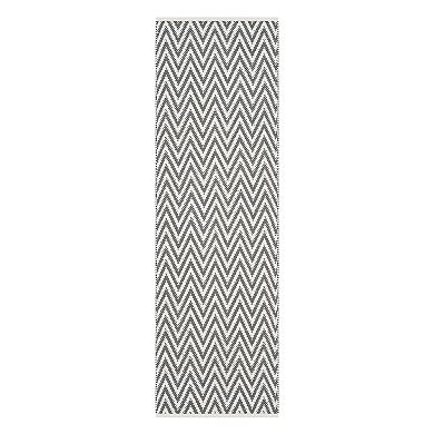 Safavieh Montauk Flynn Chevron Rug