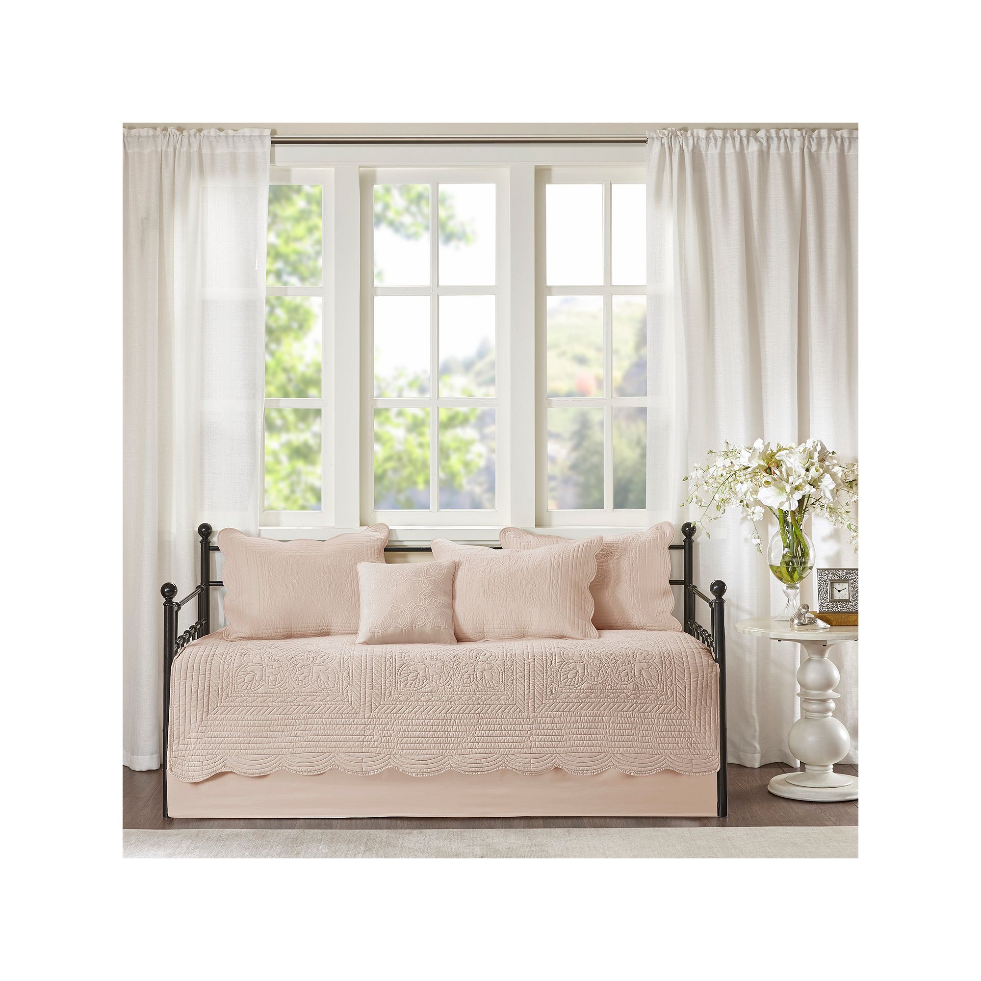 Madison Park Marino 6-piece Daybed Set with Throw Pillow, Blush