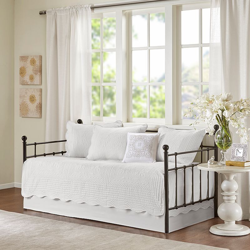 Madison Park Venice 6-piece Daybed Set with Throw Pillow, White, DAYBED REG
