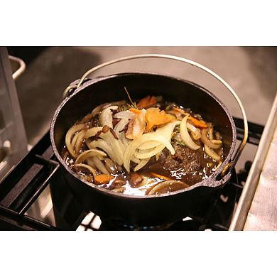 Camp Chef 6-Quart Cast-Iron Deluxe Dutch Oven