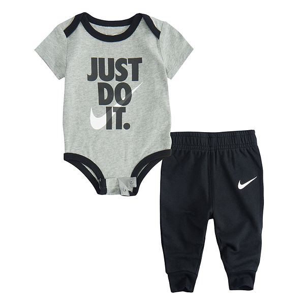 helaas gazon vijver Baby Boy Nike "Just Do It." Bodysuit & Jogger Pants Set