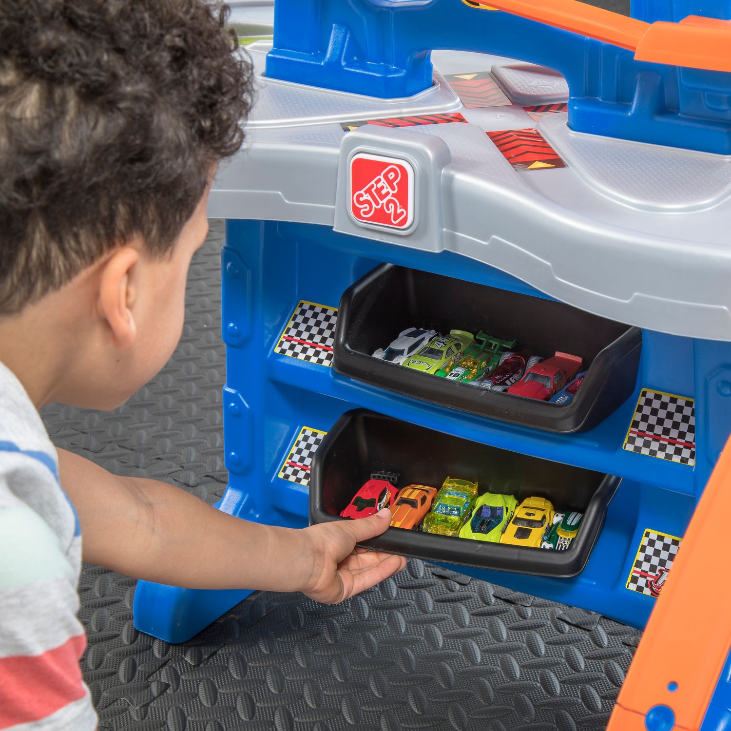 step2 hot wheels car & track play table