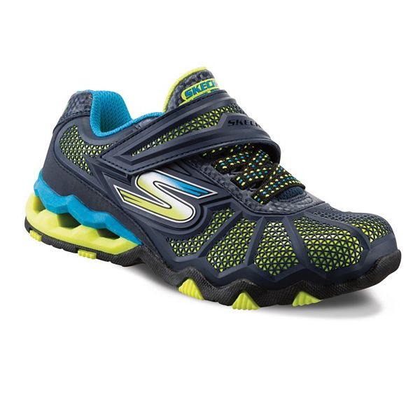 boys trail shoes
