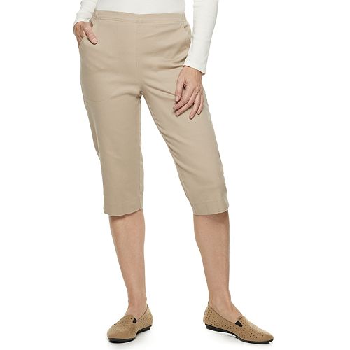 Petite Croft & Barrow® Classic Pull-On Capris