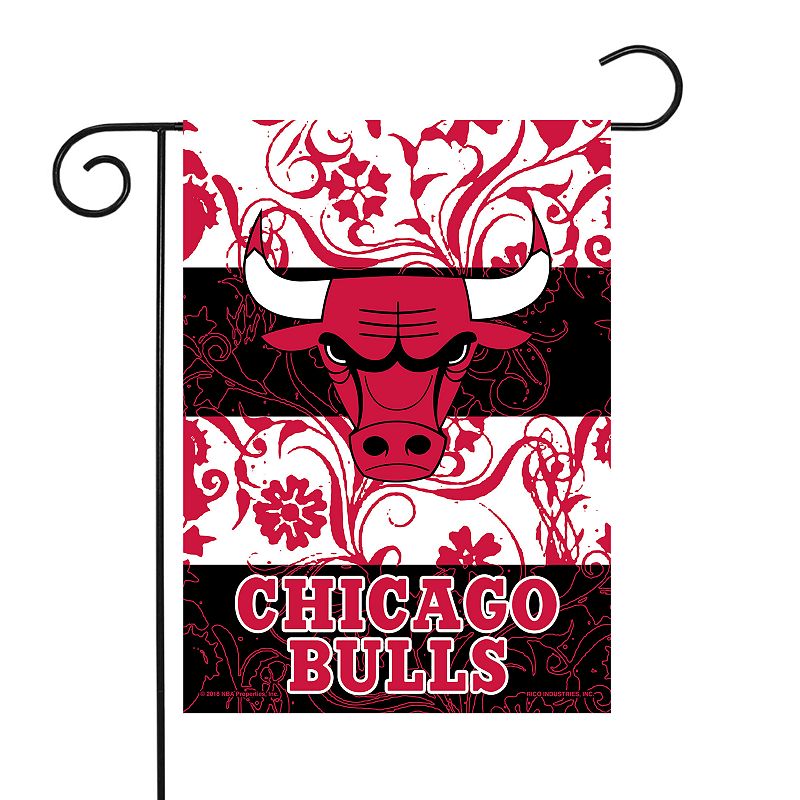 62433458 Chicago Bulls Garden Flag with Pole, Multicolor sku 62433458