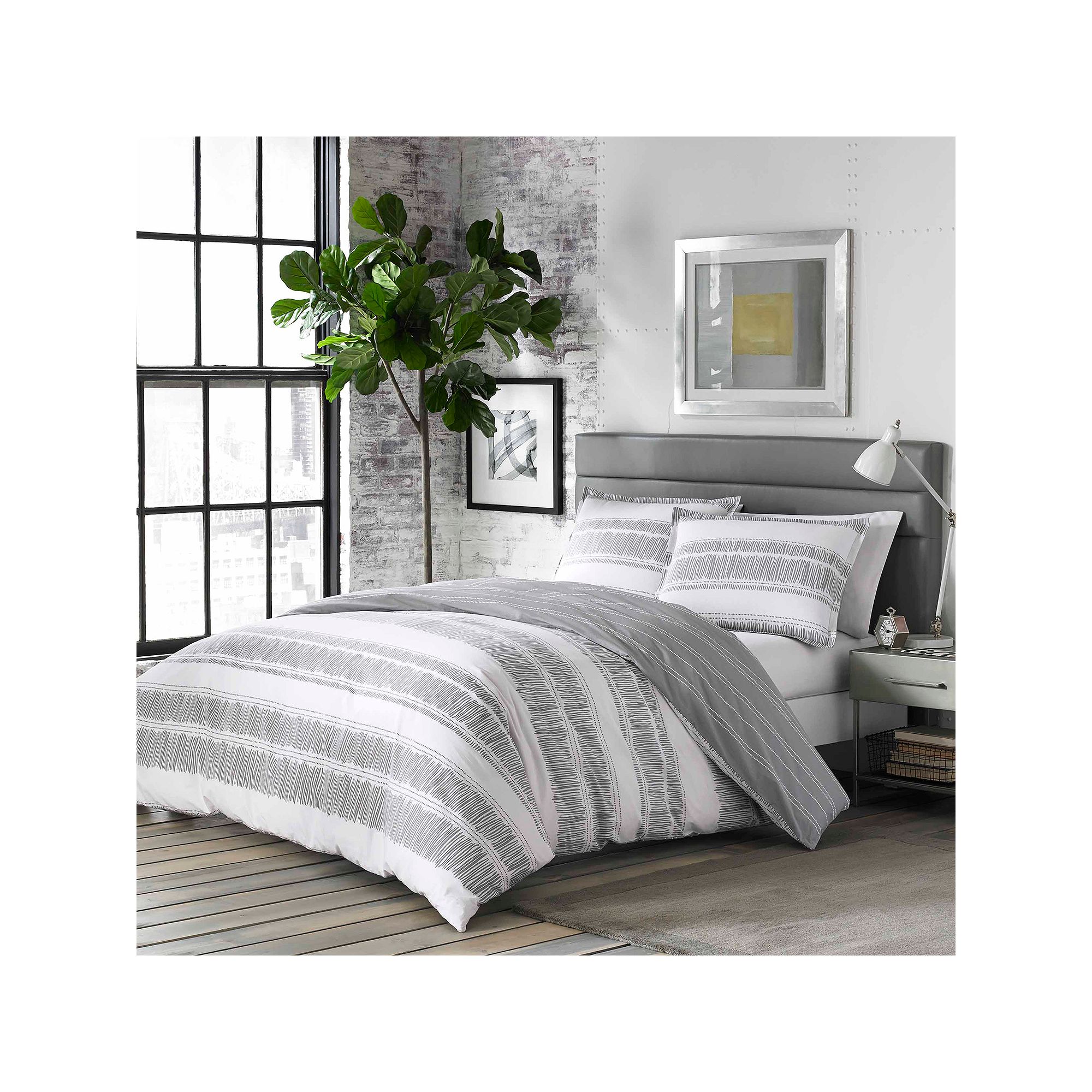 City Scene Ziggy Comforter Set, White