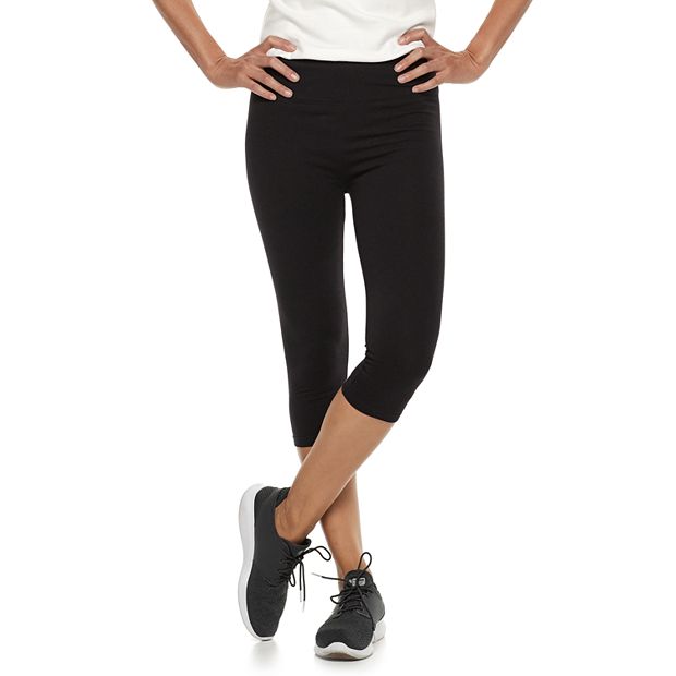 Petite Croft & Barrow® Tummy Control Capri Leggings