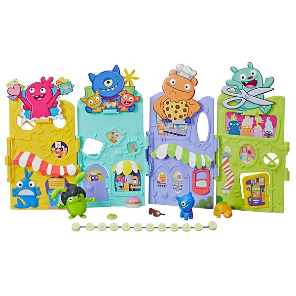 Kids Love It! Carry & Go Ugly Dolls Uglyville Unfolded Main Street Playset 