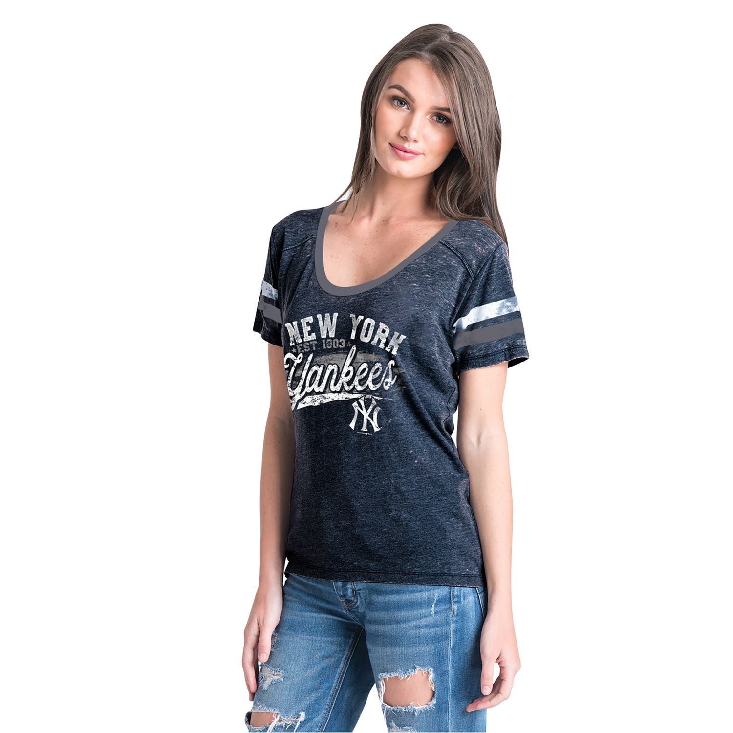 female yankees shirt