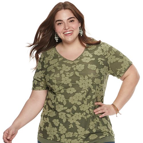 Plus Size EVRI Floral Textured Tee