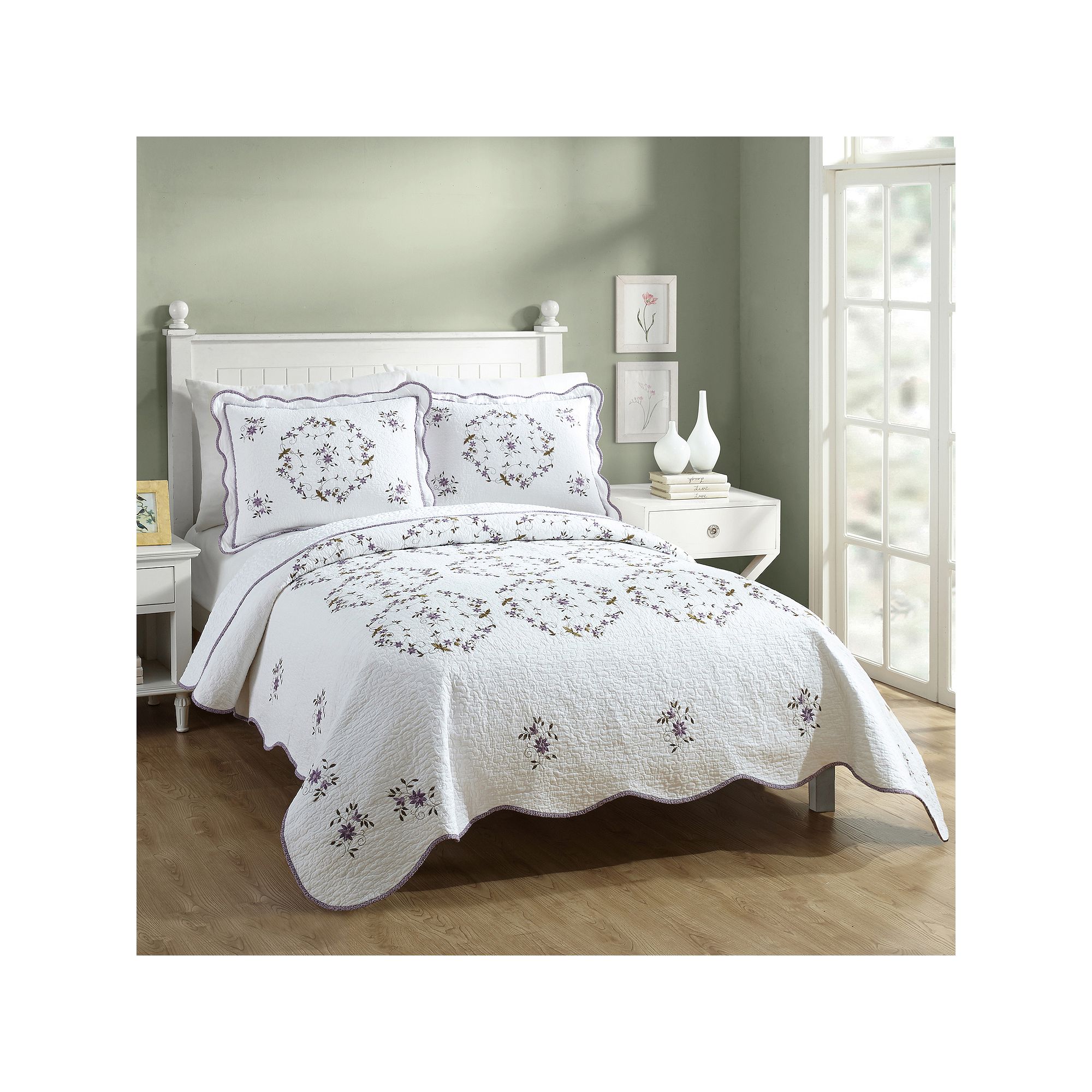 Modern Heirloom Gwen Quilt Set with Shams, White