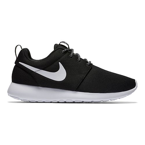 Ladies black shop nike tennis shoes