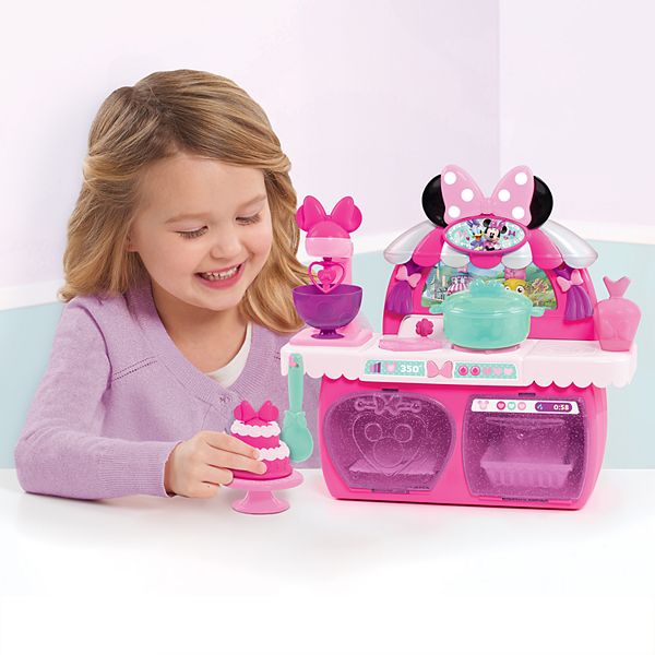 Just Play Minnie  s Happy Helpers Bowtastic Pastry Playset 