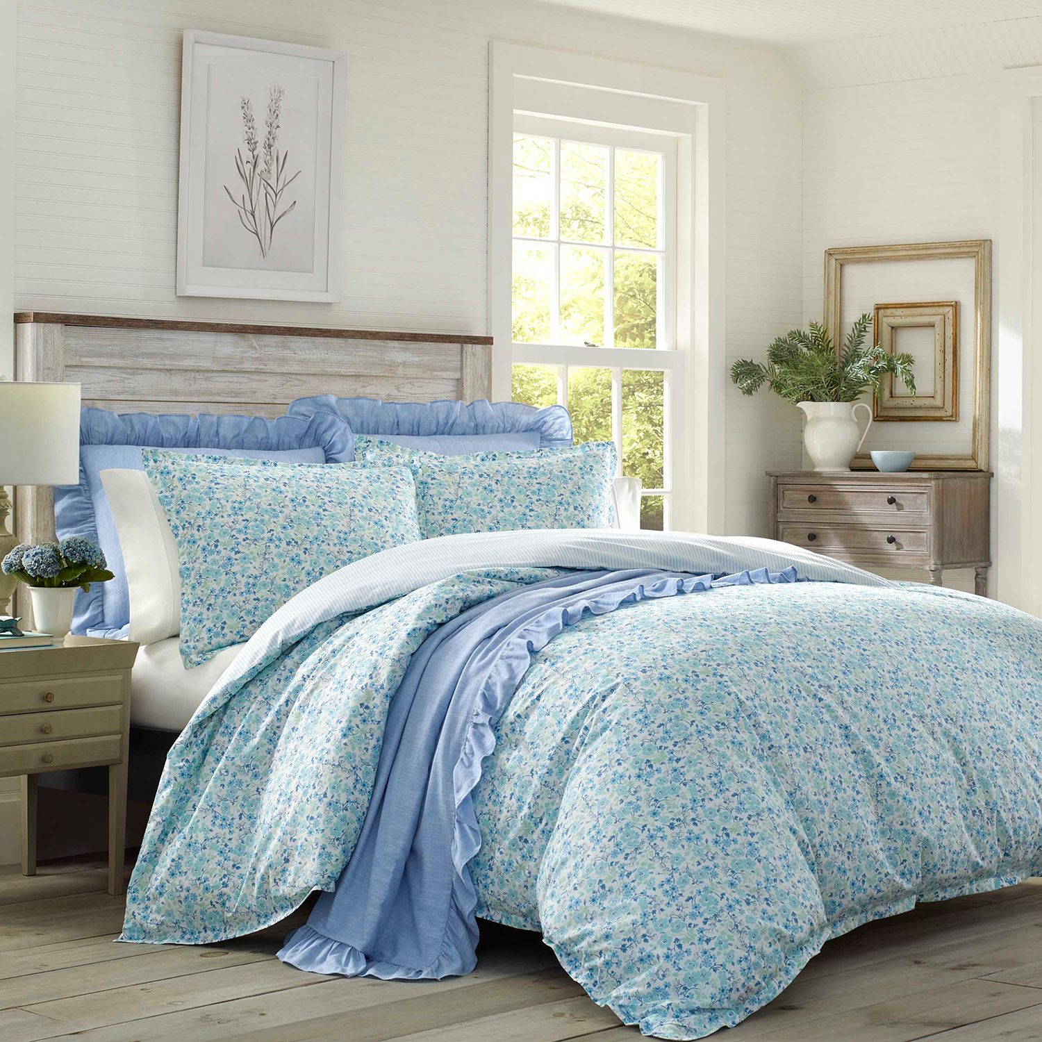 Image for Laura Ashley Lifestyles Jaynie Duvet Cover Set at Kohl's.
