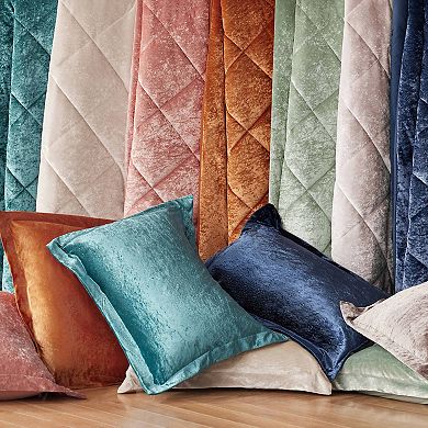 Intelligent Design Isabel Velvet Midweight Comforter Set with Throw Pillow